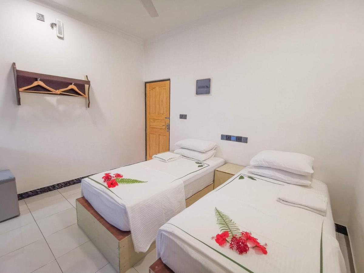 Sky Inn Thoddoo Esterno foto